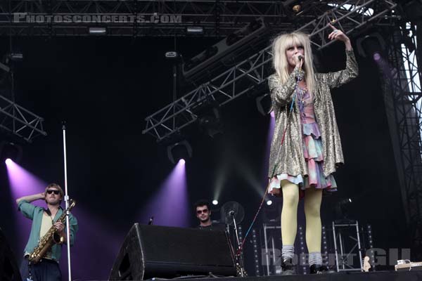 THE ASTEROIDS GALAXY TOUR - 2009-08-29 - SAINT CLOUD - Domaine National - Scene de la Cascade - 